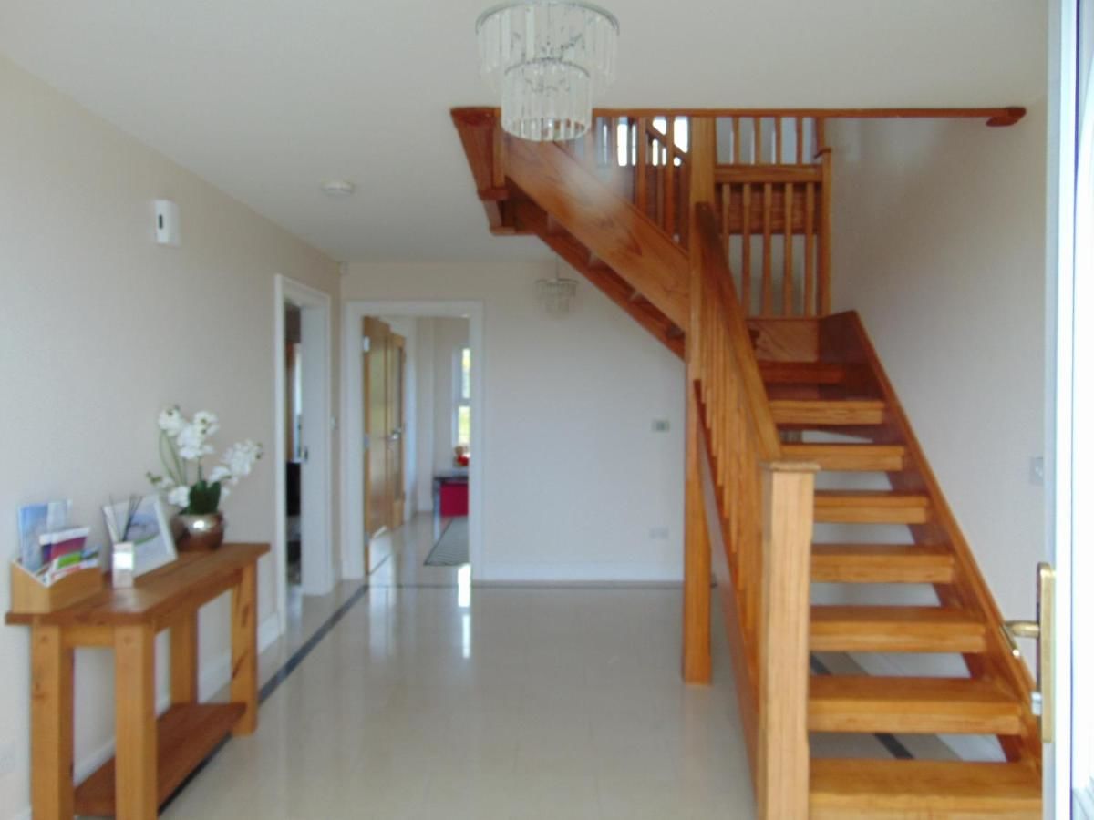 Дома для отпуска Grianan Luxury Lodge by Wild Atlantic Wanderer Claragh