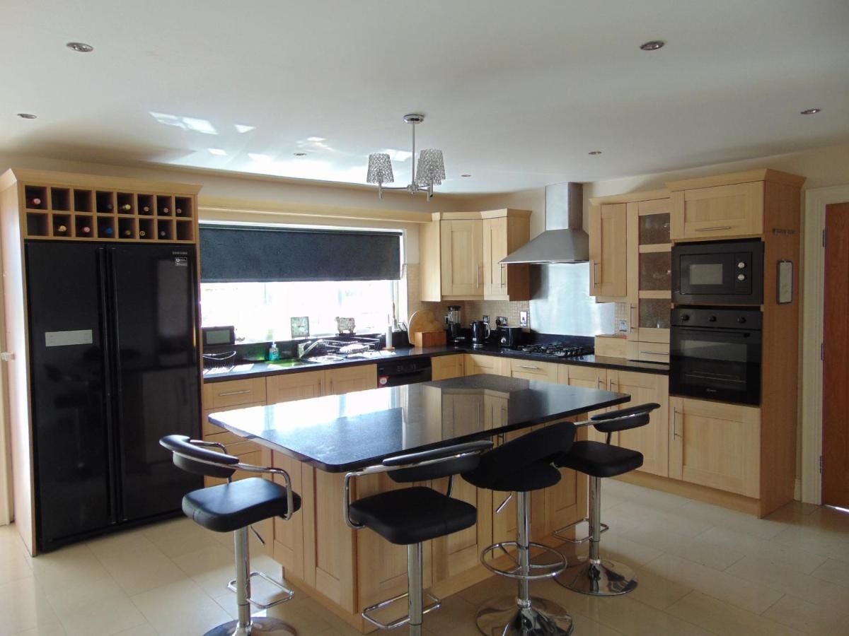 Дома для отпуска Grianan Luxury Lodge by Wild Atlantic Wanderer Claragh